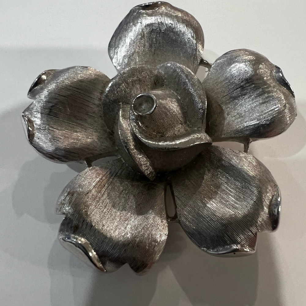 Vintage Crown Trifari Silver Tone Flower Rose Brooch brushed metal MSM 50’s